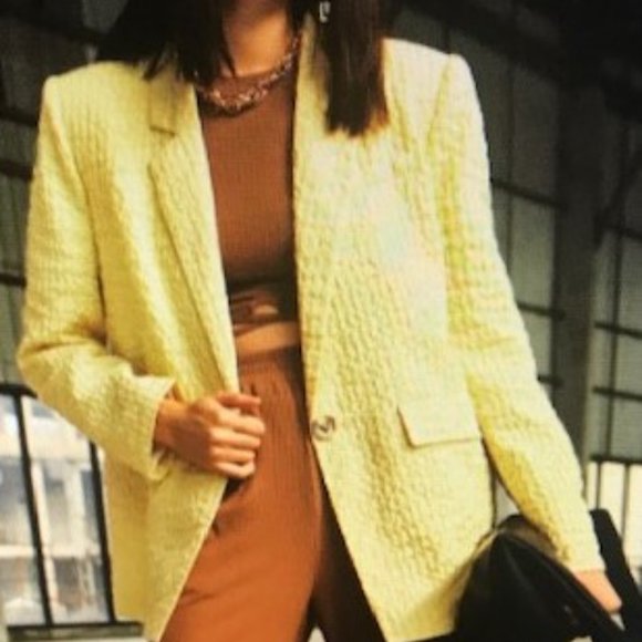 Notched Collar Flap Detail Textured Knit Blazer - Picture 2 of 5